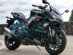 Black with Green Lines - Kawasaki Z1000SX (2020-2026) ABS Fairings | Apex Fairings — view 1