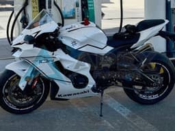 White Black Stripe - Kawasaki ZX-10R (2021-2025) ABS Fairings | Apex Fairings — view 1